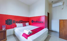 Reddoorz Near Pasar Pagi 2 By Cassana